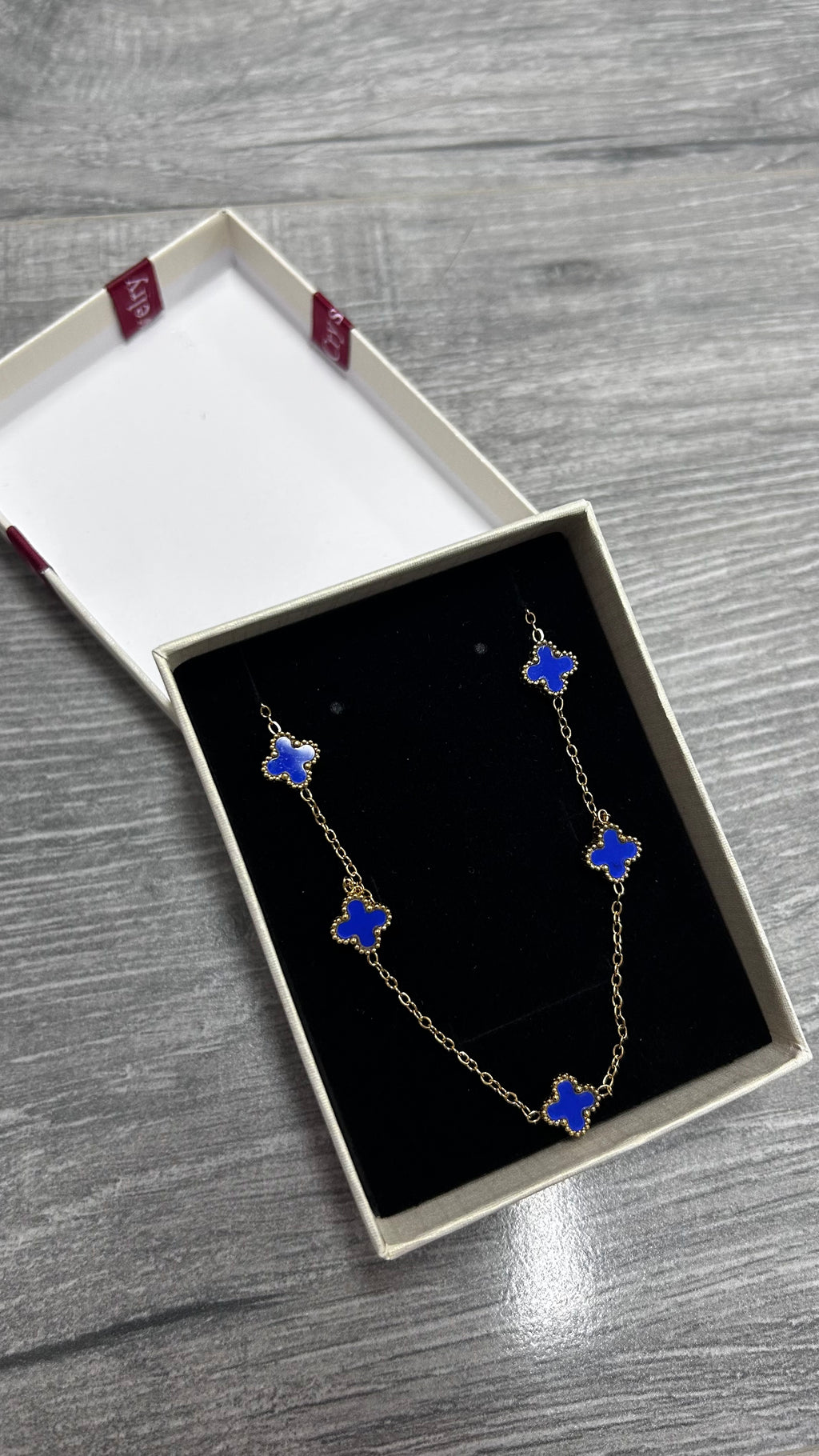 COLLAR ESTILO VC