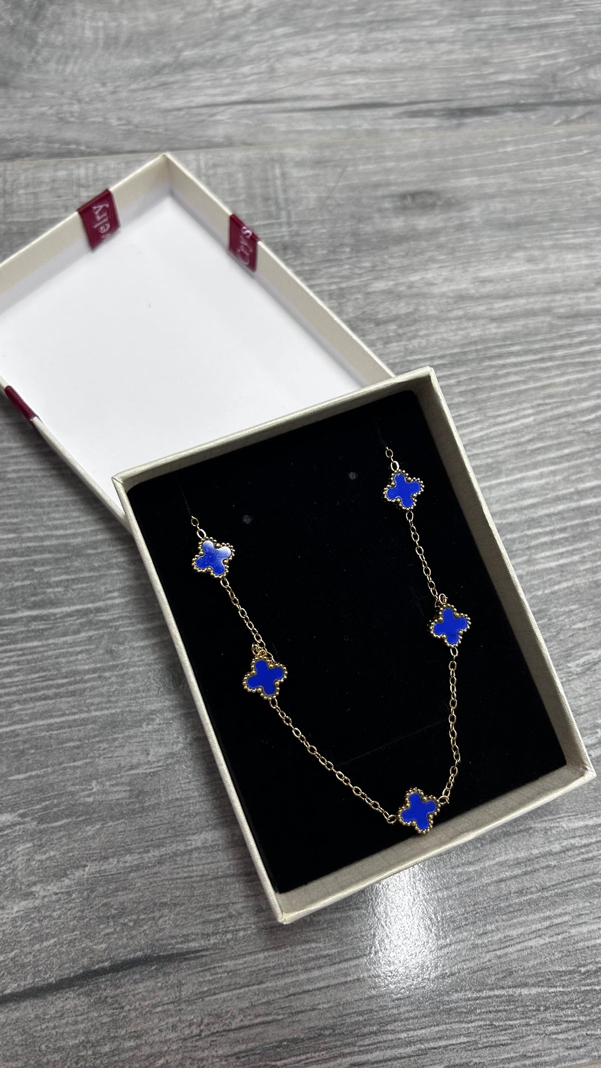 COLLAR ESTILO VC