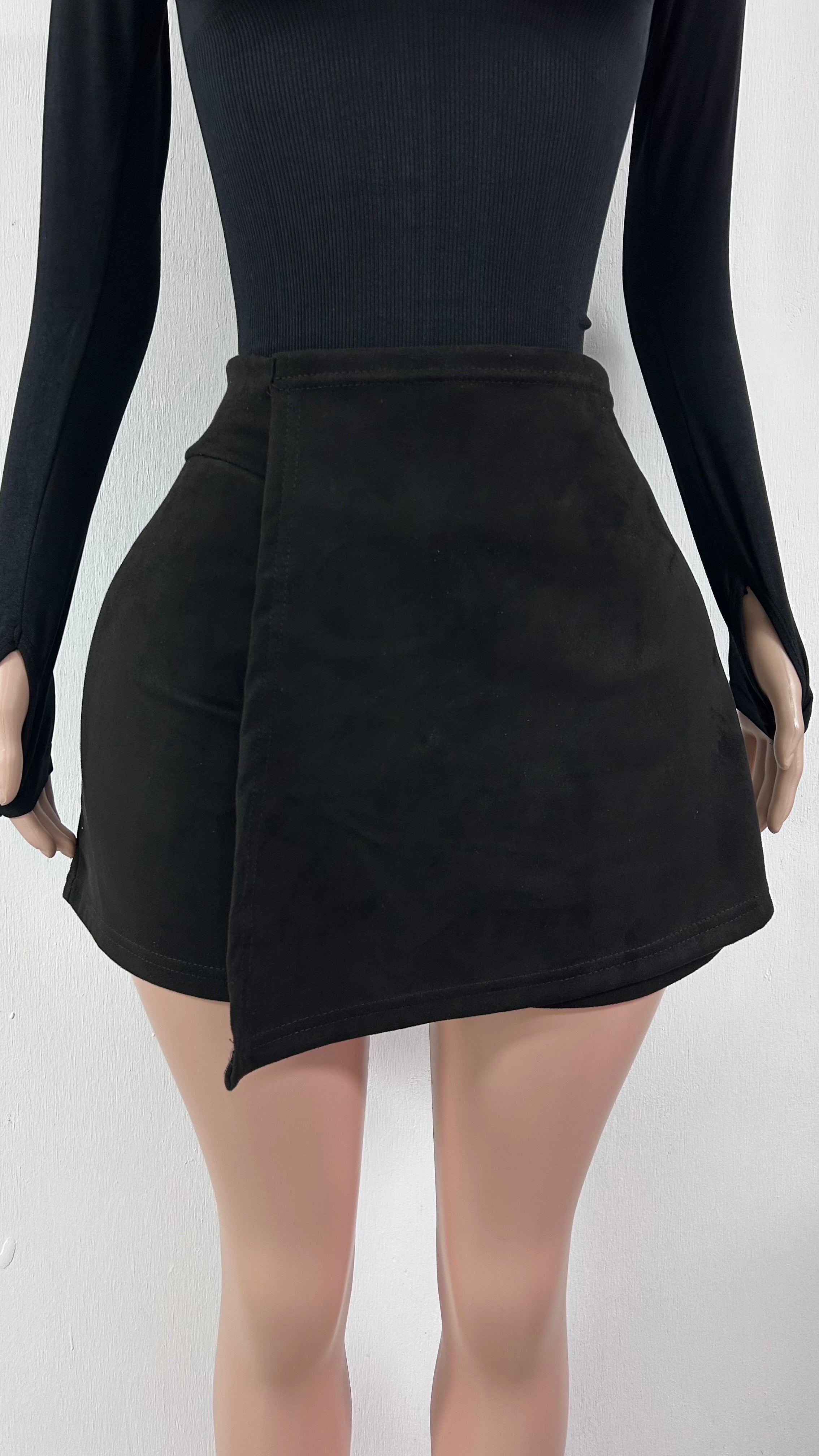 FALDA SHORT GAMUZA
