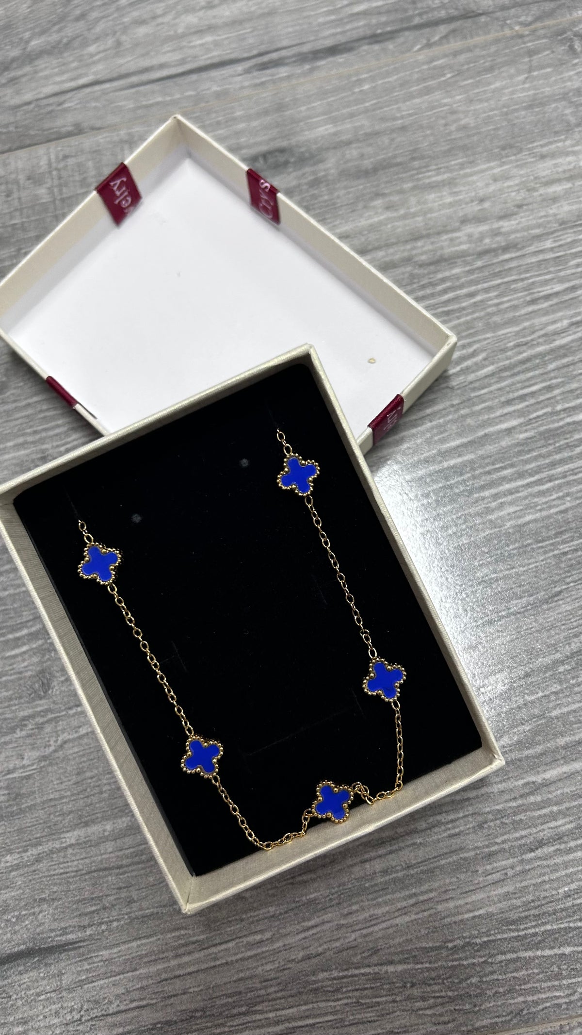 COLLAR ESTILO VC